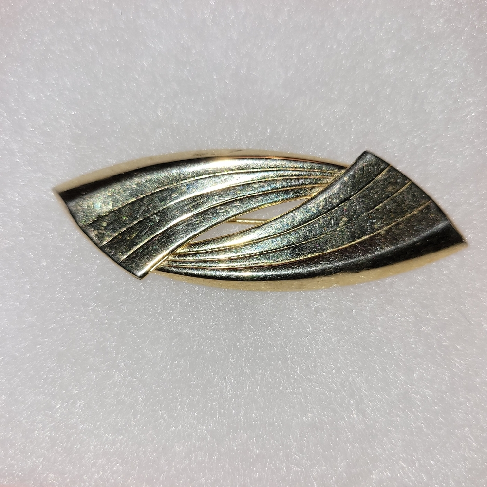 Vintage Lot Brooches:Brushed Gold-tone Bow with Crystals, Love Knot, Retro Swirl - Picture 7 of 10